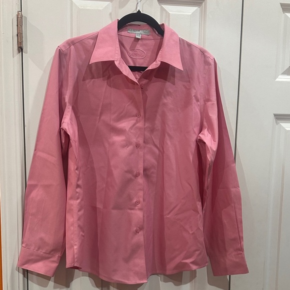 Wrinkle free Tops - NEW Wrinkle-Free Pink Shirt size 10